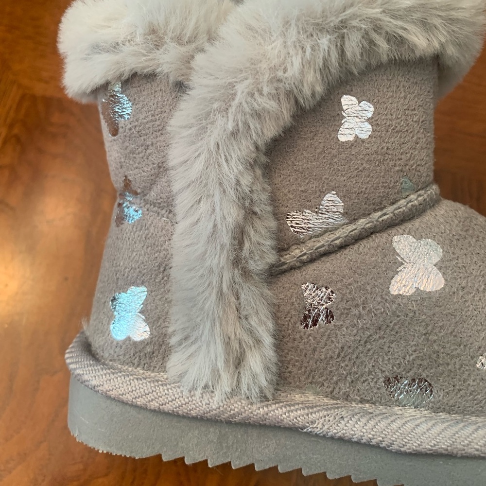 NWT-Toddler Girls Olivia Miller Gray/Silver Winter Boots
